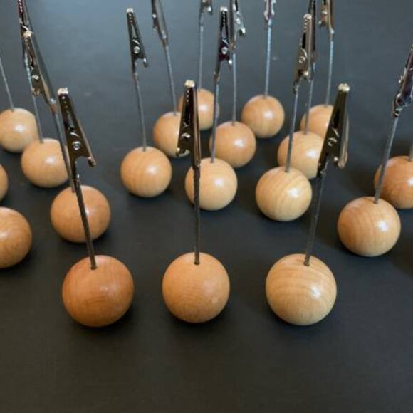 Set of 30 Round Wood Block Name Tag Place Card Holders with Clips - Picture 3 of 3